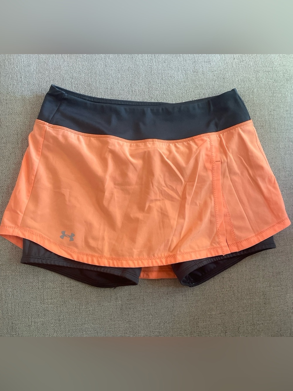 Under Armour HeatGear Running Skort Skirted Shorts
Size Small (SM/P)